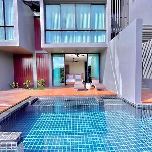 Deluxe Room Pool Access